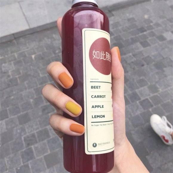 Beautiful Press-on Nails for women - Picture 3 of 3